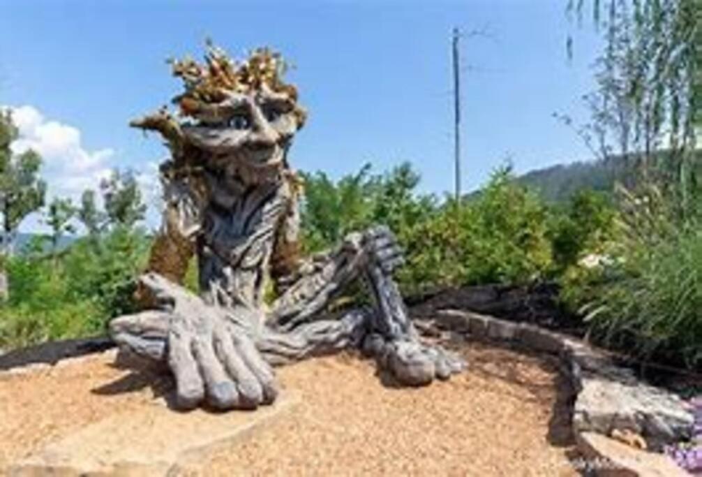 1 Mi To Dollywood Mins To All Attractions & Gsmnp Sevierville Exterior foto